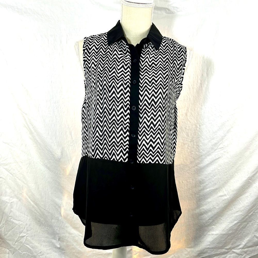 NWOT New Directions Tank Button Down Black Chevron Size Med